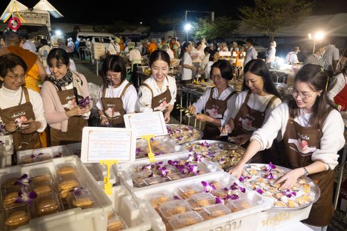 ภาพ No.294715:วันที่ 15 มกราคม พ.ศ. 2569 พิธีถวายภัตตาหารเป็นสังฆทาน แด่พระธรรมยาตรา ณ วัดโบสถ์บน ต.บางคูเวียง จ.นนทบุรี อนุสรณ์สถานลำดับที่ 4 สถานที่เกิดด้วยกายธรรม ในโครงการธรรมยาตรา กตัญญูบูชา มหาปูชนียาจารย์ พระมงคลเทพมุนี(สด จนฺทสโร) พระผู้ปราบมาร อนุสรณ์สถาน 7 แ