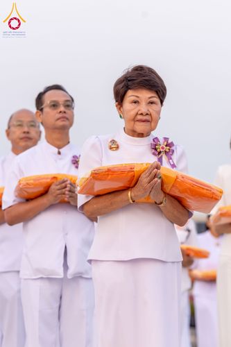 ภาพ No.319341:วันเสาร์ที่ 4 เมษายน พ.ศ.2569 พิธีขอขมา มอบผ้าไตร และถวายบาตรแด่นาคธรรมทายาท ในโครงการบรรพชาสามเณรฟื้นฟูพระพุทธศาสนาทั่วไทย โครงการหน่อแก้วเปรียญธรรม รุ่นที่ 14 โครงการสามเณรยุวธรรมทายาท รุ่นที่ 34 โครงการสามเณรมัชฌิมธรรมทายาท รุ่นที่ 30 ณ สภาธรรมกายสากล