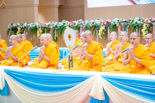ภาพ No.329008:วันอาทิตย์ที่ 17 พฤษภาคม พ.ศ.2569 พิธีร่วมบุญการศึกษาพระภิกษุสามเณร (หนังสือบาลี นักธรรม ทางก้าวหน้า World-Pec) ณ ห้องแก้วสารพัดนึก 2 วัดพระธรรมกาย