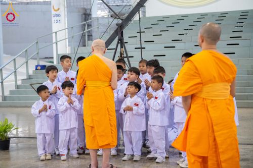 ภาพ No.308647:วันที่ 1 กุมภาพันธ์ พ.ศ. 2569 พิธีรับประกาศนียบัตร และพระของขวัญพระธรรมยาตรา ณ สภาธรรมกายสากล วัดพระธรรมกาย จ.ปทุมธานี