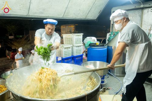 ภาพ No.295443:วันที่ 16 มกราคม พ.ศ. 2569 พิธีถวายภัตตาหารเป็นสังฆทาน แด่พระธรรมยาตรา ณ วัดโบสถ์บน ต.บางคูเวียง จ.นนทบุรี อนุสรณ์สถานลำดับที่ 4 สถานที่เกิดด้วยกายธรรม ในโครงการธรรมยาตรา กตัญญูบูชา มหาปูชนียาจารย์ พระมงคลเทพมุนี(สด จนฺทสโร) พระผู้ปราบมาร อนุสรณ์สถาน 7 แ