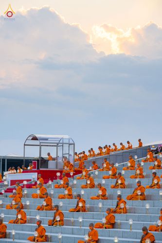 ภาพ No.81740:พิธีจุดวิสาขประทีปและเวียนประทักษิณ เนื่องในวันวิสาขบูชา วันเสาร์ที่ 3 มิถุนายน 2566 ณ ลานธรรมพระมหาธรรมกายเจดีย์ วัดพระธรรมกาย จ.ปทุมธานี