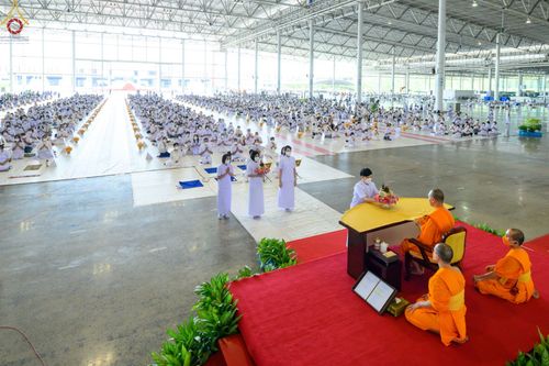 ภาพ No.63863:พิธีขอขมาและมอบผ้าไตรแด่นาคธรรมทายาท โครงการอุปสมบทบูชาธรรมมหาปูชนียาจารย์ วันอาทิตย์ที่ 20 พฤศจิกายน พ.ศ. 2565