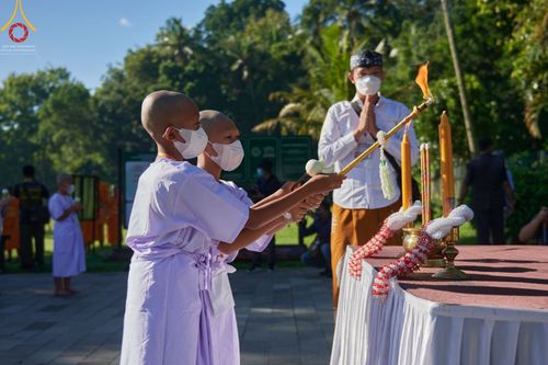 ภาพ No.68165:พิธีเวียนประทักษิณ และวันทาพระมหาเจดีย์บรมพุทโธ ของนาคธรรมทายาท ประเทศอินโดนีเซีย วันที่ 17 ธันวาคม พ.ศ. 2565