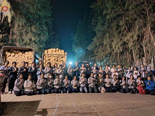 ภาพ No.105795:V.2 ทุ่มเท การเตรียมงาน เก็บงาน การรับบุญของเจ้าหน้าที่หน่วยงานต่างๆ เพื่อโครงการธรรมยาตรา กตัญญูบูชามหาปูชนียาจารย์ พระมงคลเทพมุนี (สด จนฺทสโร) พระผู้ปราบมาร อนุสรณ์สถาน 7 แห่ง ปีที่ 12 ระหว่างวันที่ 2 - 31 มกราคม พ.ศ.2567