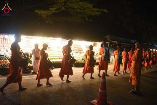 ภาพ No.285864:วันเสาร์ที่ 13 ธันวาคม พ.ศ.2568 พิธีตักบาตรพระภิกษุสามเณร 1,000 รูป ณ บริเวณหน้าอุทยานแห่งชาติเขาใหญ่ อำเภอปากช่อง จ.นครราชสีมา