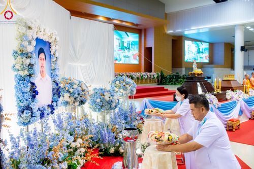 ภาพ No.91047:พิธีบำเพ็ญกุศลสวดพระอภิธรรม  อุบาสกถาวร พรหมถาวร (อุบาสกผู้ปั้นพระ) คืนสุดท้าย วันศุกร์ที่ 20 ตุลาคม พ.ศ. 2566 ณ ห้องแก้วสารพัดนึก 1 สภาธรรมกายสากล วัดพระธรรมกาย จ.ปทุมธานี