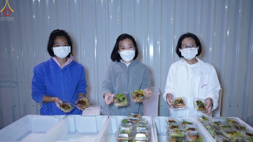 ภาพ No.74990:พิธีถวายภัตตาหารเป็นสังฆทาน แด่คณะพระธรรมยาตราฯ ในโครงการธรรมยาตรากตัญญูบูชา มหาปูชนียาจารย์ พระมงคลเทพมุนี(สด จนฺทสโร) พระผู้ปราบมาร อนุสรณ์สถาน 7 แห่ง ปีที่ 11 วันที่ 30 มกราคม พ.ศ. 2566