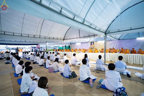 ภาพ No.69956:พิธีถวายภัตตาหารเป็นสังฆทาน แด่คณะพระธรรมยาตราฯ ในโครงการธรรมยาตราฯ ปีที่ 11 ณ อนุสรณ์สถานมหาวิหารพระมงคลเทพมุนี อ.สองพี่น้อง จ.สุพรรณบุรี วันที่ 10 มกราคม พ.ศ. 2566