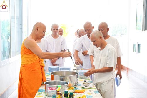 ภาพ No.64185:กิจวัตรกิจกรรมของนาคธรรมทายาท ณ ศูนย์ปฏิบัติธรรมลำปาง ในโครงการอุปสมบทบูชาธรรมมหาปูชนียาจารย์ วันที่ 21 พฤศจิกายน พ.ศ. 2565