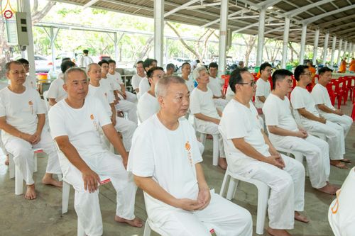 ภาพ No.338238:วันอาทิตย์ที่ 5 กรกฎาคม พศ.2569 พิธีตัดปอยผมธรรมทายาทนานาชาติ IDOP รุ่นที่ 21 จากประเทศจีน มาเลเซีย สิงคโปร์ และไต้หวัน ณ โถงช้าง วัดพระธรรมกาย