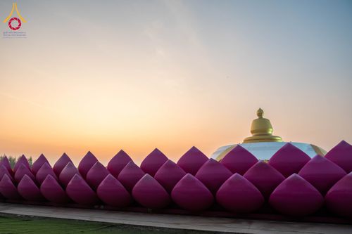 ภาพ No.299741:วันที่ 19 มกราคม พ.ศ.2569 พระธรรมยาตราปฏิบัติธรรมและถ่ายภาพหมู่ประวัติศาสตร์ ณ อนุสรณ์สถานลำดับที่ 5 สถานที่เผยแผ่วิชชาธรรมกายครั้งแรก  อนุสรณ์สถานบางปลาวัดบางปลา อ.บางเลน จ.นครปฐม ในโครงการธรรมยาตรา กตัญญูบูชา มหาปูชนียาจารย์ พระมงคลเทพมุนี(สด จนฺทสโร) 