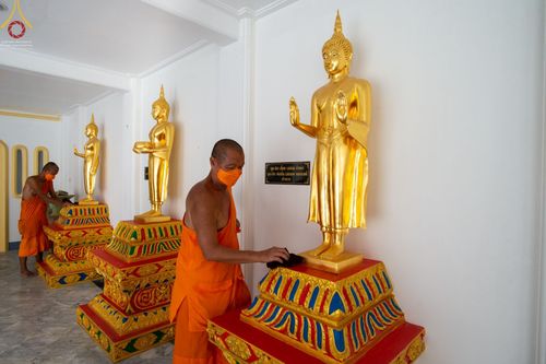 ภาพ No.71541:พระธรรมยาตรา ปฏิบัติศาสนกิจ ทำนุบำรุงศาสนสถาน, ปฏิบัติธรรม ร่วมกับชุมชน,นักเรียนเด็กดีวีสตาร์ และร่วมพิธีทอดผ้าป่าบำรุงศาสนสถาน ในโครงการธรรมยาตรากตัญญูบูชา มหาปูชนียาจารย์ พระมงคลเทพมุนี(สด จนฺทสโร) พระผู้ปราบมาร อนุสรณ์สถาน 7 แห่ง ปีที่ 11 ณ วัดสองพี่น