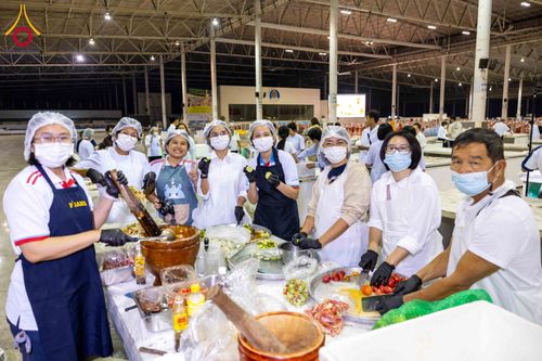 ภาพ No.305220:วันที่ 29 มกราคม พ.ศ. 2569 พิธีถวายภัตตาหารเป็นสังฆทาน แด่พระธรรมยาตรา ณ วัดพระธรรมกาย  จังหวัดปทุมธานี ในโครงการธรรมยาตรา กตัญญูบูชา มหาปูชนียาจารย์ พระมงคลเทพมุนี(สด จนฺทสโร) พระผู้ปราบมาร อนุสรณ์สถาน 7 แห่ง ปีที่ 14