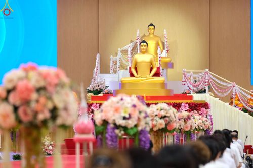 ภาพ No.84676:พิธีบรรจุพระบรมสารีริกธาตุภายในเกตุดอกบัวตูม องค์พระประธาน ณ ห้องแก้วสารพัดนึก 2 วัดพระธรรมกาย ในวันอาสาฬหบูชา อังคารที่ 1 สิงหาคม พ.ศ.2566