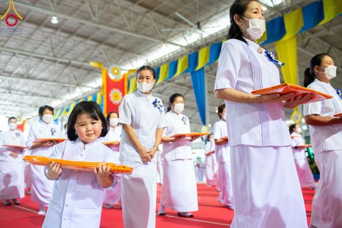 ภาพ No.86334:วันธรรมชัย ปีที่ 55 พิธีทอดผ้าป่ากฐินสมทบครั้งที่1, พิธีเจริญพุทธมนต์ ลูกนิมิตมหาสมบัติฯ พิธีจุดประทีป,พิธีฉลองชัยสวดมนต์บทธัมมจักกัปปวัตนสูตร วันอาทิตย์ที่ 27 สิงหาคม พ.ศ.2566 ณ สภาธรรมกายสากล / มหารัตนวิหารคด วัดพระธรรมกาย