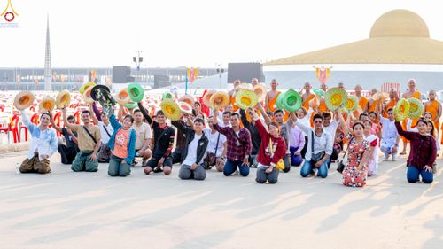 ภาพ No.323097:วันที่ 19 เมษายน พ.ศ.2569 การเรียงกล่องไทยธรรม , เตรียมงานจราจร เพื่องานถวายมหาสังฆทาน 40,000 กว่าวัดทั่วประเทศ วันคุ้มครองโลก 22 เมษายน พ.ศ.2569 วัดพระธรรมกาย