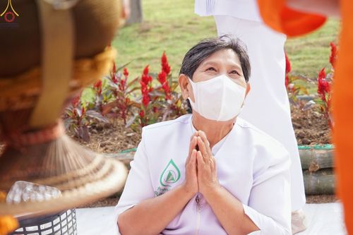 ภาพ No.68565:พิธีเจริญพระพุทธมนต์และตักบาตรพระ ๑,๐๐๐ รูป บำเพ็ญกุศลเพื่อถวายพระพรชัยแด่ สมเด็จพระเจ้าลูกเธอเจ้าฟ้าพัชรกิติยาภา นเรนทิราเทพยวดี กรมหลวงราชสาริณีสิริพัชร มหาวัชรราชธิดา และ ฉลองเมืองลำปาง ๑,๓๔๒ ปี วันศุกร์ที่ ๓๐ ธันวาคม พ.ศ.๒๕๖๕ ณ ศูนย์ปฏิบัติธรรมลำปาง 