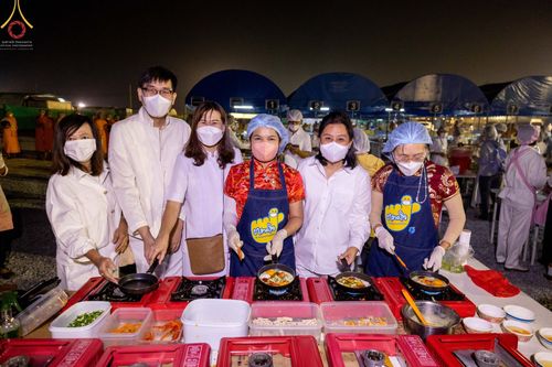 ภาพ No.73869:พิธีถวายภัตตาหารเป็นสังฆทาน แด่คณะพระธรรมยาตราฯ ในโครงการธรรมยาตรากตัญญูบูชา มหาปูชนียาจารย์ พระมงคลเทพมุนี(สด จนฺทสโร) พระผู้ปราบมาร อนุสรณ์สถาน 7 แห่ง ปีที่ 11 วันที่ 23 มกราคม พ.ศ. 2566