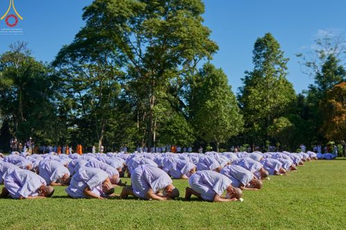 ภาพ No.68207:พิธีเวียนประทักษิณ และวันทาพระมหาเจดีย์บรมพุทโธ ของนาคธรรมทายาท ประเทศอินโดนีเซีย วันที่ 17 ธันวาคม พ.ศ. 2565