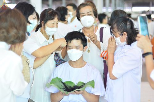 ภาพ No.63605:พิธีปลงผมนาคธรรมทายาท โครงการอุปสมบทบูชาธรรม มหาปูชนียาจารย์ประจำปี 2565 วันที่ 19 พฤศจิกายน พ.ศ. 2565 ณ สภาธรรมกายสากล วัดพระธรรมกาย