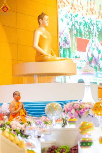 ภาพ No.92195:พิธีบูชาข้าวพระ ในวันทอดกฐินสามัคคี อาทิตย์ต้นเดือนที่ 5 พฤศจิกายน พ.ศ. 2566 ณ วัดพระธรรมกาย จ.ปทุมธานี