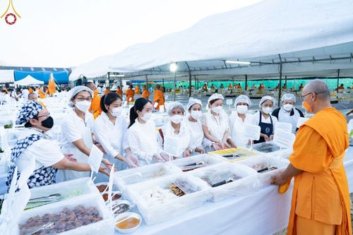 ภาพ No.71168:พิธีถวายภัตตาหารเป็นสังฆทาน แด่คณะพระธรรมยาตราฯ ในโครงการธรรมยาตราฯ ปีที่ 11 ณ อนุสรณ์สถานคลองบางนางแท่น อ.สามพราน จ.นครปฐม วันที่ 14 มกราคม พ.ศ. 2566