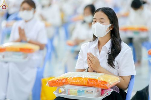 ภาพ No.75451:พิธีสวดพระพุทธมนต์และถวายภัตตาหารเป็นสังฆทาน เนื่องในวันมหาปูชนียาจารย์ วันที่ 3 กุมภาพันธ์ พ.ศ. 2565 ณ วัดพระธรรมกาย อ.คลองหลวง จ.ปทุมธานี