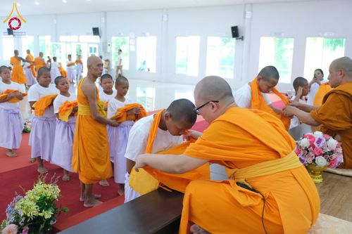 ภาพ No.319671:วันเสาร์ที่ 4 เมษายน พ.ศ.2569 พิธีขอขมา มอบผ้าไตร บรรพชาสามเณร ศูนย์อบรมเยาวชนนครปฐม