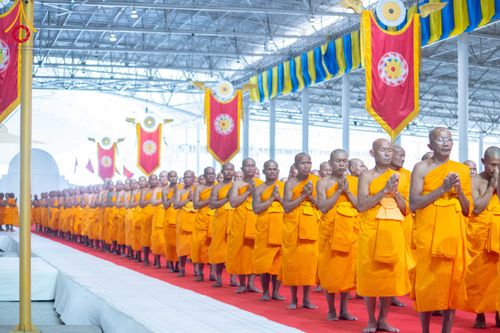 ภาพ No.308688:วันที่ 1 กุมภาพันธ์ พ.ศ. 2569 พิธีรับประกาศนียบัตร และพระของขวัญพระธรรมยาตรา ณ สภาธรรมกายสากล วัดพระธรรมกาย จ.ปทุมธานี