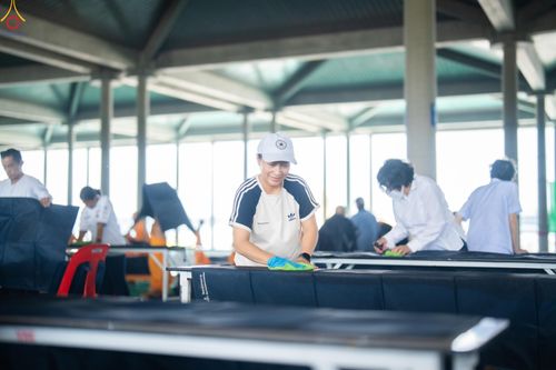 ภาพ No.322384:วันที่ 16 เมษายน พ.ศ.2569 การจัดเตรียมเบาะรองนอน เช็ดทำความสะอาด  เพื่องานถวายมหาสังฆทาน 40,000 กว่าวัดทั่วประเทศ วันคุ้มครองโลก 22 เมษายน พ.ศ.2569 วัดพระธรรมกาย