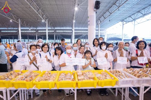 ภาพ No.121186:พิธีถวายภัตตาหารเป็นสังฆทาน แด่คณะพระธรรมยาตราฯ ในโครงการธรรมยาตรากตัญญูบูชา มหาปูชนียาจารย์ พระมงคลเทพมุนี(สด จนฺทสโร) พระผู้ปราบมาร อนุสรณ์สถาน 7 แห่ง ปีที่ 12 วันที่ 30 มกราคม พ.ศ. 2567 ณ สภาธรรมกายสากล วัดพระธรรมกาย