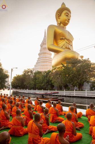 ภาพ No.74325:พุทธบุตรธรรมยาตรา ปฏิบัติธรรมและบันทึกภาพประวัติศาสตร์ ในโครงการธรรมยาตรากตัญญูบูชา มหาปูชนียาจารย์ พระมงคลเทพมุนี(สด จนฺทสโร) พระผู้ปราบมาร อนุสรณ์สถาน 7 แห่ง ปีที่ 11 ณ อนุสรณ์สถานลำดับที่ 6 สถานที่ค้นคว้าและเผยแผ่วิชาธรรมกาย วัดปากน้ำภาษีเจริญ กรุงเทพ
