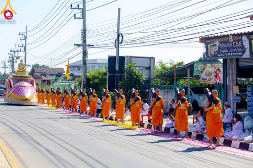 ภาพ No.106145:พิธีต้อนรับพระธรรมยาตรา ชุด 2 ในโครงการธรรมยาตรากตัญญูบูชา มหาปูชนียาจารย์  พระมงคลเทพมุนี(สด จนฺทสโร) พระผู้ปราบมาร  อนุสรณ์สถาน 7 แห่ง ปีที่ 12  วันที่ 3 มกราคม พ.ศ. 2567  ณ อนุสรณ์สถานโลตัสแลนด์ จ.สุพรรณบุรี