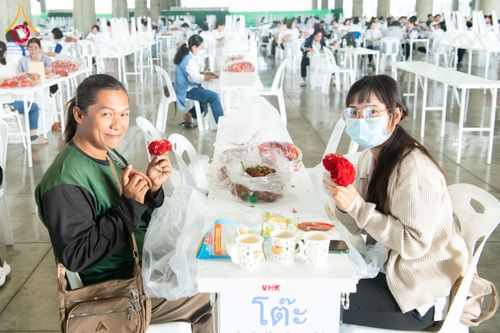 ภาพ No.279437:วันที่ 19-26 ธันวาคม พ.ศ. 2568 และ วันที่ 1 มกราคม พ.ศ.2569 รับบุญปลิดกลีบดอกไม้ เพื่อโปรยต้อนรับพระธรรมยาตรา