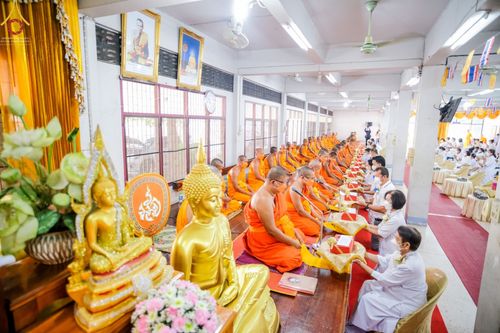 ภาพ No.71674:พระธรรมยาตรา ปฏิบัติศาสนกิจ ทำนุบำรุงศาสนสถาน, สวดธรรมจักร ,ปฏิบัติธรรม ร่วมกับชุมชน,นักเรียนเด็กดีวีสตาร์ และร่วมพิธีทอดผ้าป่าบำรุงศาสนสถาน ในโครงการธรรมยาตรากตัญญูบูชา มหาปูชนียาจารย์ พระมงคลเทพมุนี(สด จนฺทสโร) พระผู้ปราบมาร อนุสรณ์สถาน 7 แห่ง ปีที่ 11