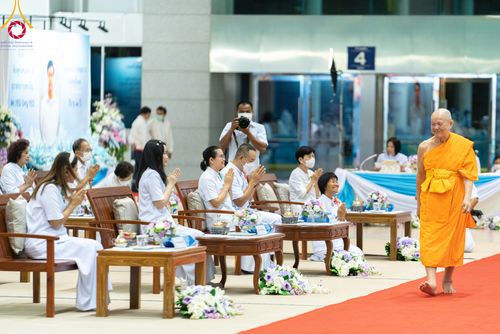 ภาพ No.90795:พิธีบำเพ็ญกุศลสวดพระอภิธรรม  อุบาสกถาวร พรหมถาวร (อุบาสกผู้ปั้นพระ) คืนที่ 3 วันจันทร์ที่ 16 ตุลาคม พ.ศ. 2566 ณ ห้องแก้วสารพัดนึก 1 สภาธรรมกายสากล วัดพระธรรมกาย จ.ปทุมธานี