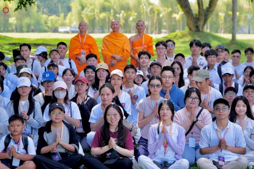 ภาพ No.330070:วันที่ 27-29 พฤษภาคม พ.ศ.2569 MBMI Tangerang (Majelis Agama Buddha Mahanikaya) ได้มีการเตรียมงานเพื่อจัดงานวิสาขบูชานานาชาติ  ชึ่งในงานจะมีการจุดประทีปโคมลาน โคมลอย กว่า 20,000 ดวง  เพื่อน้อมถวายเป็นพุทธบูชา และเพื่อเป็นการกระชับสัมพันธมิตรภาพ