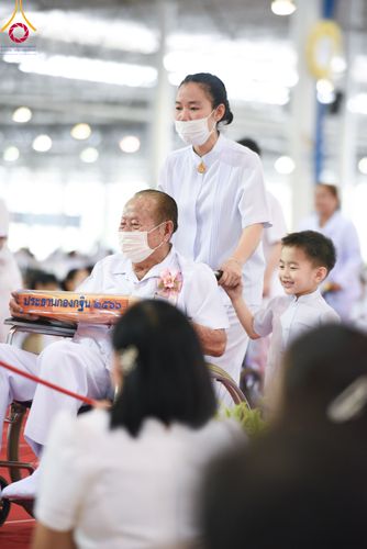 ภาพ No.92402:พิธีทอดกฐินธรรมชัยเพื่อสร้างอาคาร 115 ปี คุณยายอาจารย์มหารัตนอุบาสิกาจันทร์ ขนนกยูง อาทิตย์ต้นเดือนที่ 5 พฤศจิกายน พ.ศ. 2566 ณ วัดพระธรรมกาย จ.ปทุมธานี