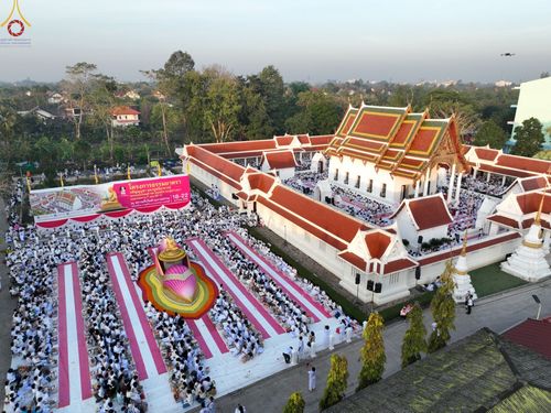 ภาพ No.73556:พิธีตักบาตรพระธรรมยาตราฯ ในโครงการธรรมยาตรากตัญญูบูชา มหาปูชนียาจารย์ พระมงคลเทพมุนี(สด จนฺทสโร) พระผู้ปราบมาร ปีที่ 11 ณ อนุสรณ์สถานลำดับที่ 4 สถานที่เกิดด้วยกายธรรม วัดโบสถ์ (บน) บางคูเวียง อ.บางกรวย จ.นนทบุรี วันที่ 22 มกราคม พ.ศ. 2566