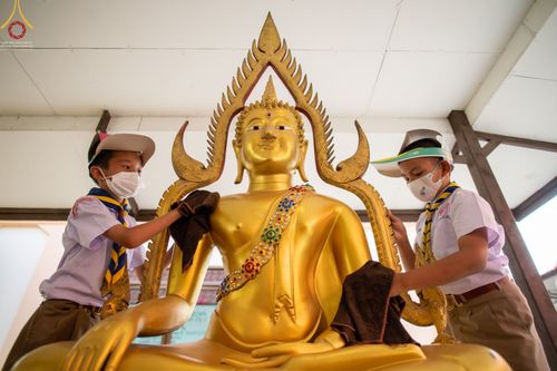 ภาพ No.72758:พระธรรมยาตรา ปฏิบัติศาสนกิจทำนุบำรุงศาสนสถาน, สวดธรรมจักร ,ปฏิบัติธรรม ร่วมกับชุมชน,นักเรียนเด็กดีวีสตาร์ ในโครงการธรรมยาตรากตัญญูบูชา มหาปูชนียาจารย์ พระมงคลเทพมุนี(สด จนฺทสโร) พระผู้ปราบมาร อนุสรณ์สถาน 7 แห่ง ปีที่ 11 ณ วัดโบสถ์(บน) อ.บางกรวย จ.นนทบุรี