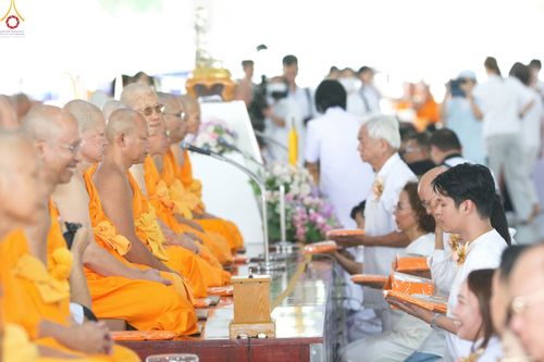 ภาพ No.348206:วันที่ 10 กันยายน พ.ศ.2569 พิธีสวดพระพุทธมนต์ และถวายภัตตาหารเป็นสังฆทาน เนื่องในวันครบ 26 ปี วันคล้ายละสังขาร คุณยายอาจารย์มหารัตนอุบาสิกาจันทร์ ขนนกยูง ณ หอฉันคุณยายอาจารย์ฯ วัดพระธรรมกาย