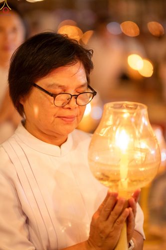 ภาพ No.290237:วันที่ 6 มกราคม พ.ศ. 2569 พิธีจุดประทีปถวายเป็นพุทธบูชา และบูชาธรรมมหาปูชนียาจารย์ (ภาพชุดที่ 2) ณ อนุสรณ์สถานมหาวิหารพระมงคลเทพมุนี (โลตัสแลนด์) อ.สองพี่น้อง จ.สุพรรณบุรี ในโครงการธรรมยาตรา กตัญญูบูชา มหาปูชนียาจารย์ พระมงคลเทพมุนี(สด จนฺทสโร) พระผู้ปรา