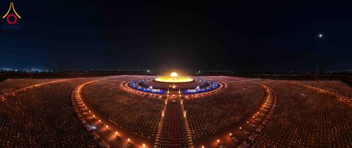 ภาพ No.312447:วันอังคารที่ 3 มีนาคม พ.ศ.2569 พิธีเวียนประทักษิณและจุดมาฆประทีป (ภาพชุดที่ 2) ณ ลานธรรมพระมหาธรรมกายเจดีย์ วัดพระธรรมกาย