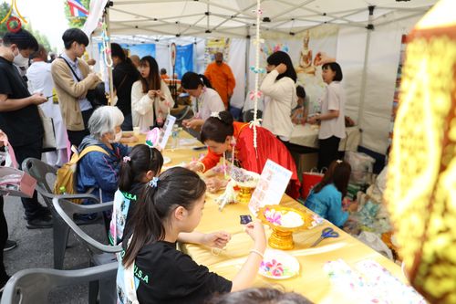 ภาพ No.81118:Lotus Lantern Festival 2023  เทศกาลโคมดอกบัว เนื่องในวันวิสาขบูชา   ของชาวพุทธทุกชาติ ทุกนิกาย ในสาธารณรัฐเกาหลีใต้ วันที่ 20-21 พฤษภาคม พ.ศ. 2566
