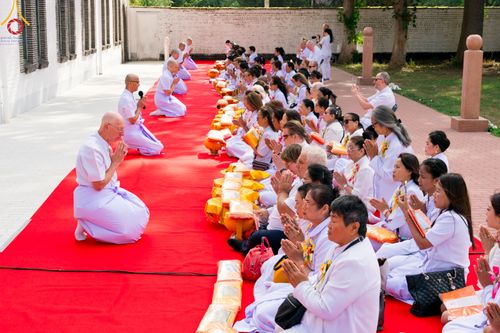 พิธีเวียนประทักษิณ,พิธีบรรพชาและพิธีอุปสมบทหมู่ ในโครงการอบรมพระธรรมทายาทในทวีปยุโรป  รุ่นที่ 9 วันอาทิตย์ที่ 16 กรกฎาคม พ.ศ. 2566 ณ วัดพระธรรมกายเบเนลักซ์  ประเทศเบลเยียม