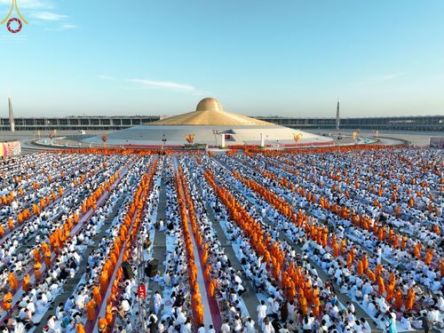 ภาพ No.68750:พิธีตักบาตรฉลองพระใหม่ วันที่ 1 มกราคม พ.ศ. 2566 ณ วัดพระธรรมกาย จ.ปทุมธานี