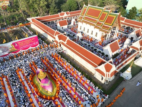 ภาพ No.73605:พิธีตักบาตรพระธรรมยาตราฯ ในโครงการธรรมยาตรากตัญญูบูชา มหาปูชนียาจารย์ พระมงคลเทพมุนี(สด จนฺทสโร) พระผู้ปราบมาร ปีที่ 11 ณ อนุสรณ์สถานลำดับที่ 4 สถานที่เกิดด้วยกายธรรม วัดโบสถ์ (บน) บางคูเวียง อ.บางกรวย จ.นนทบุรี วันที่ 22 มกราคม พ.ศ. 2566