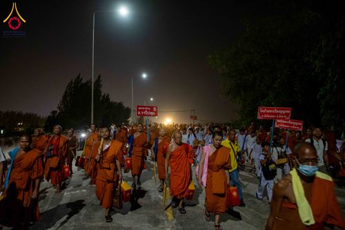 ภาพ No.324565:วันที่ 22 เมษายน พ.ศ.2569 (วันคุ้มครองโลก) บรรยากาศพระสังฆาธิการและสาธุชน การเดินทางกลับ งานถวายมหาสังฆทาน 40,000 กว่าวัดทั่วประเทศ วัดพระธรรมกาย