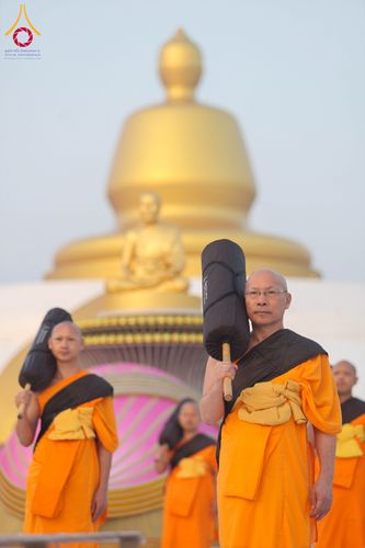 ภาพ No.299831:วันที่ 19 มกราคม พ.ศ.2569 พระธรรมยาตราปฏิบัติธรรมและถ่ายภาพหมู่ประวัติศาสตร์ ณ อนุสรณ์สถานลำดับที่ 5 สถานที่เผยแผ่วิชชาธรรมกายครั้งแรก  อนุสรณ์สถานบางปลาวัดบางปลา อ.บางเลน จ.นครปฐม ในโครงการธรรมยาตรา กตัญญูบูชา มหาปูชนียาจารย์ พระมงคลเทพมุนี(สด จนฺทสโร) 